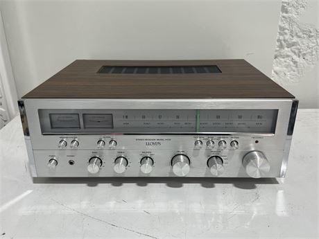 LLOYDS STEREO RECEIVER MODEL H430 - POWERS UP