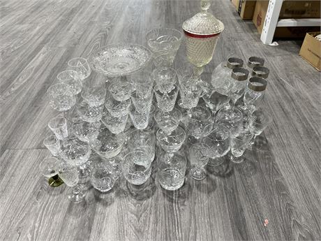 LARGE LOT OF CRYSTAL GLASSWARE INCL: CAKE STAND, WINE GLASSES, ETC