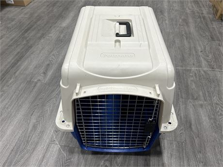 LARGE PET TRAVEL KENNEL - 28” X 20” X 21”