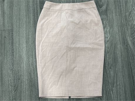 RETAIL $49 (NEW) LE CHÂTEAU WOMENS SKIRT - SIZE 0