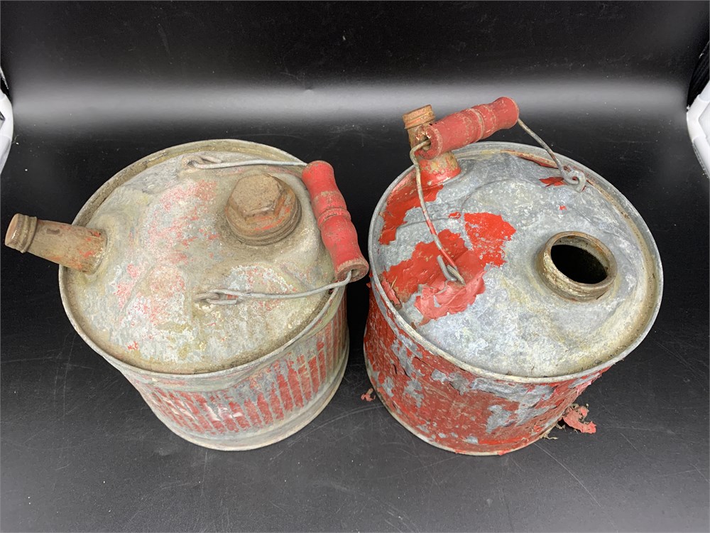 Urban Auctions 2 VINTAGE GAS CANS   1439e8b8 D29f 4f21 969a 5ea78f371b9c Largesize 