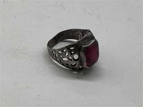 ANTIQUE STERLING RING (Red stone)
