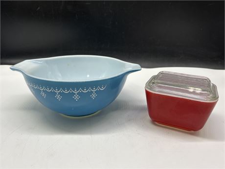 LOT OF 2 PYREX-MIXING BOWL & 1 1/2 CUP SIZE CONTAINER W/LID