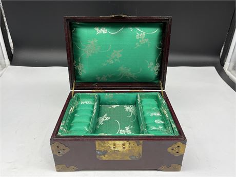 VINTAGE CHINESE JADE & BRASS ACCENT JEWELRY BOX 9X5”