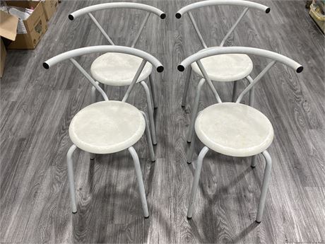 4 MATCHING VINTAGE OUTDOOR METAL CHAIRS