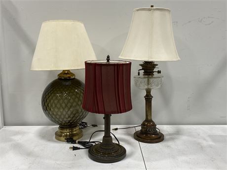 3 VINTAGE WORKING LAMPS (TALLEST IS 29”)