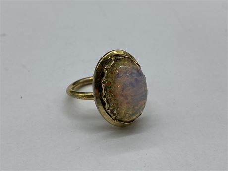 VINTAGE MADE IN CANADA SARAH COVENTRY COSTUME OPAL RING (SIZE 6.5)