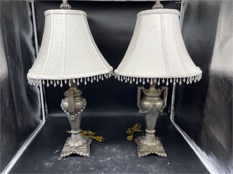 PAIR OF URN/TROPHY TABLE LAMPS (2FT TALL)