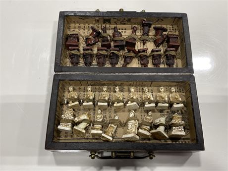 VINTAGE CHINESE CHESS SET IN WOOD CASE