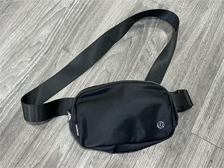 Urban Auctions - (NEW) LULU LEMON CROSS BODY BAG