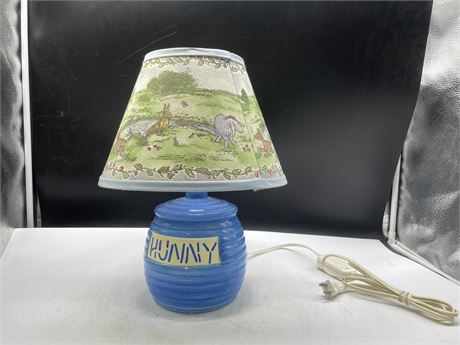 VINTAGE MADE IN USA WINNIE THE POOH TABLE LAMP 14”