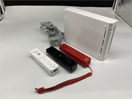 NINTENDO WII W/3 CONTROLLERS (Turns on)