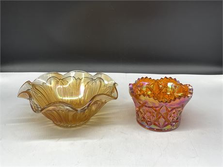2 CARIVAL GLASS BOWLS - LARGER ONE HAS 9” DIAMETER
