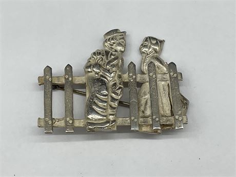 STERLING SILVER BROOCH WITH MAN AND WOMAN ON FENCE