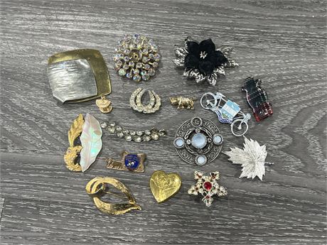 16 VINTAGE BROOCHES