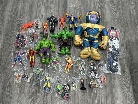LOT OF SUPERHERO FIGURES / COLLECTIBLES - MOSTLY MARVEL