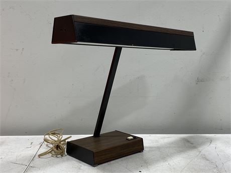 MID CENTURY WOODGRAIN DESK LAMP - EXCELLENT SHAPE (19”X15”)