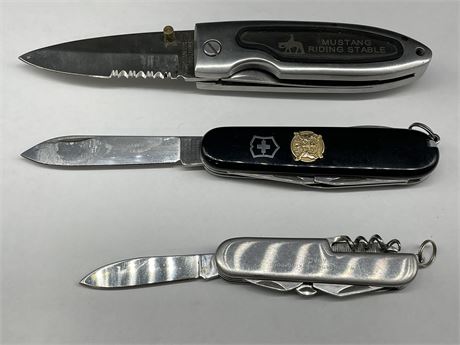 3 KNIVES - VICTORINOX BLACK SPARTAN SWISS ARMY & 2 MORE