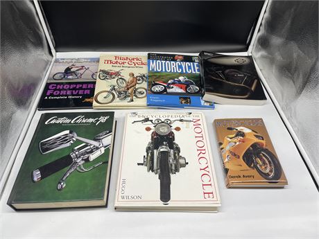 7 MOTORCYCLE BOOKS / HARLEY CATALOGUE