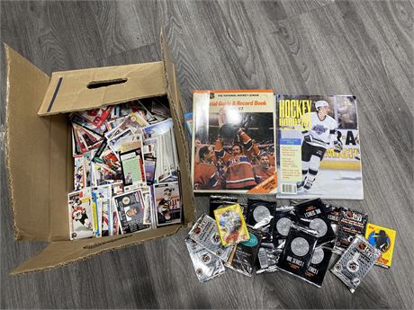 LARGE LOT HOCKEY CARDS - LOOSE AND SEALED CARDS + MAGAZINES
