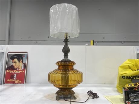 MCM AMBER BASE TABLE LAMP (33”)