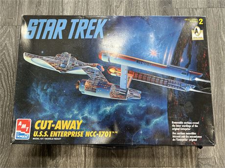 STAR TREK USS ENTERPRISE CUT-AWAY AMT ERTL MODEL KIT
