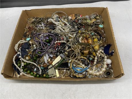 LARGE TRAY OF ESTATE JEWELRY
