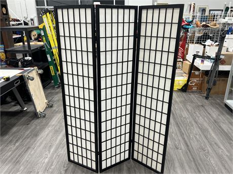 SILHOUETTE ROOM DIVIDER