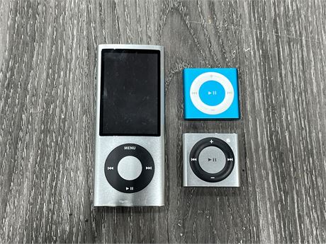 3 APPLE IPOD PRODUCTS VERY GOOD CONDITION