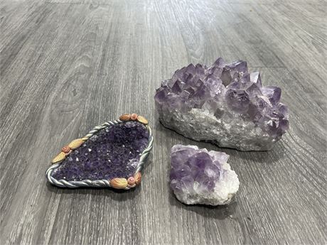 LOT OF 3 AMETHYST CLUSTERS FROM BRAZIL