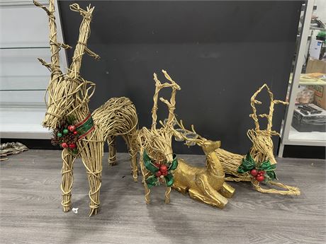 LOT OF 4 CHRISTMAS REINDEER DECORATIONS (34”x19”)