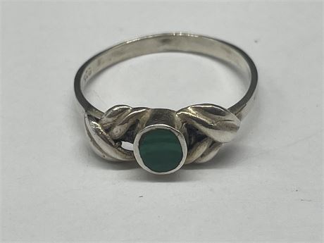 VINTAGE STERLING SILVER 925 WITH GENUINE MALACHITE STONE - SIZE 6 3/4