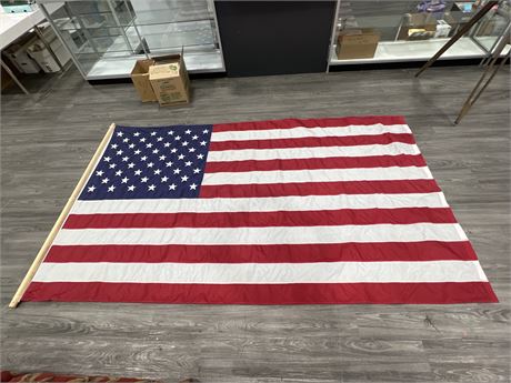 LARGE QUALITY AMERICAN FLAG - 10FT x 6FT