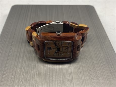TENSE HAWAII WATCH MADE W/CANADIAN WOOD CASE & STRAP