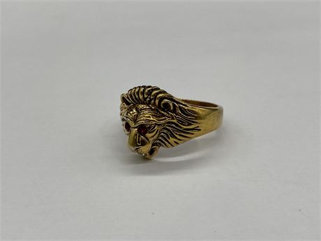 GOLD TONE LION RING - RED EYES & CLEAR GEM MOUTH - SIZE 11 3/4