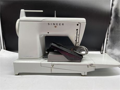 SINGER MADE IN GERMANY 631G SEWING MACHINE EXCELLENT WORKING CONDITION IN CASE
