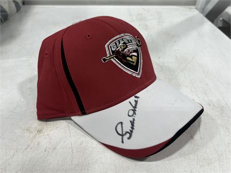 VANCOUVER GIANTS HAT SIGNED BY GORDIE HOWE W/TAGS