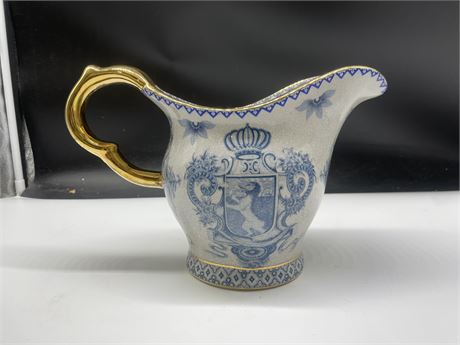 RARE VINTAGE MYSTERY JUG WITH CRAZED BLUE + WHITE ANCIENT DESIGN & GOLD HANDLE