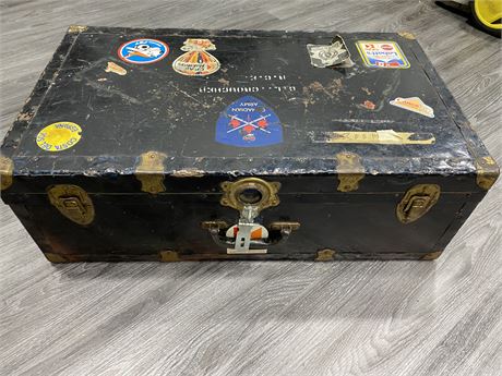 VINTAGE CANADIAN ARMY SUITCASE