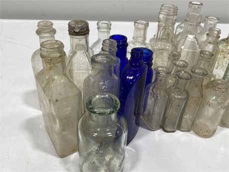 LOT OF VINTAGE SMALL GLASS BOTTLES
