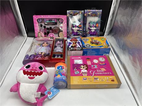 9PC OF NEW TOYS / GAMES (ALL BRAND NEW)