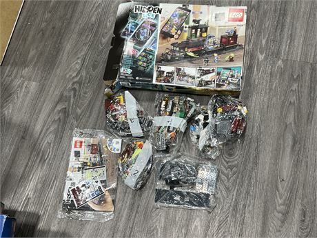 NEW OPEN BOX LEGO #70424