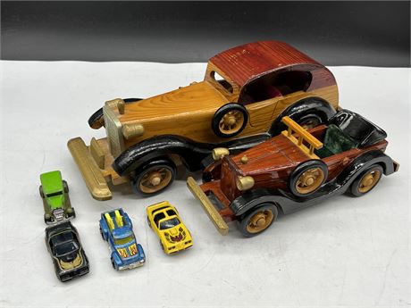 2 WOODEN CAR MODELS & 4 DIECAST / PLASTIC CARS