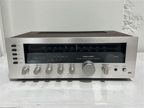 REALISTIC STA-100 RECEIVER - POWERS UP