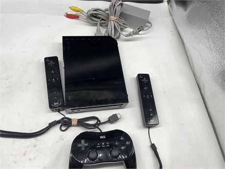 BLACK WII WITH 3 CONTROLLERS