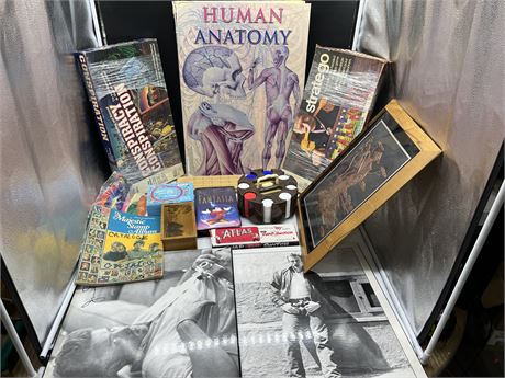 VINTAGE GAMES AND ANATOMY BOOK LOT