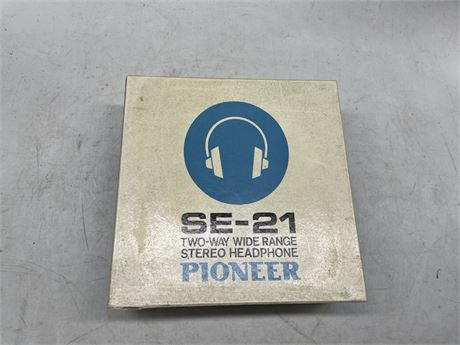 IN BOX PIONEER SE-21 HEADPHONES