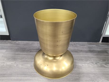 LARGE BRASS PLANT HOLDER (20"tall)