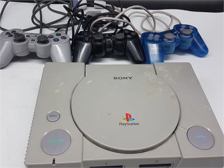 PS1 WITH 3 CONTROLLERS