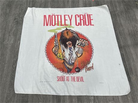 1989 MOTLEY CRÜE - SHÖÜT AT THE DEVIL FLAG - 46”x45”